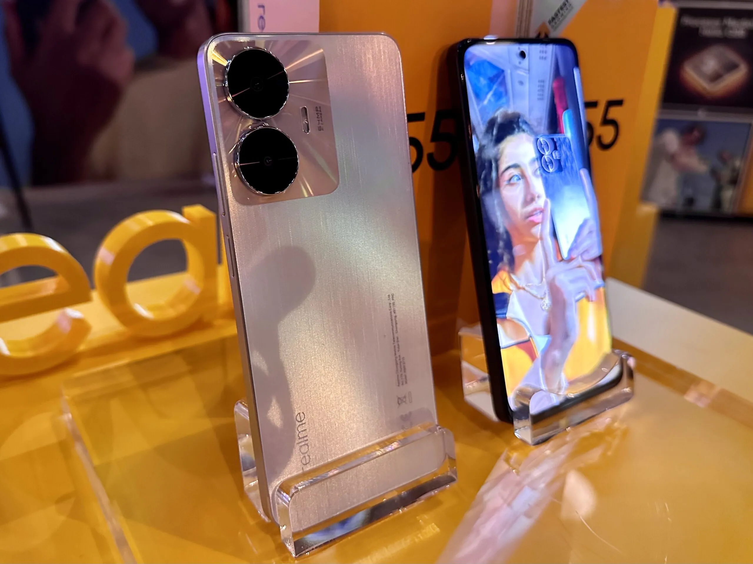128GB स्टोरेज 64mp कैमरा सेंसेर के साथ 5000mAh बैटरी लेकर Launch हुआ Realme C55 smartphone, देखे कीमत के साथ बाकी फीचर 128GB स्टोरेज 64mp कैमरा सेंसेर के साथ 5000mAh बैटरी लेकर Launch हुआ Realme C55 smartphone, देखे कीमत के साथ बाकी फीचर