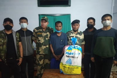 बीएसएफ ने मिजोरम में 6 करोड़ रुपये की ड्रग्स जब्त की बीएसएफ ने मिजोरम में 6 करोड़ रुपये की ड्रग्स जब्त की