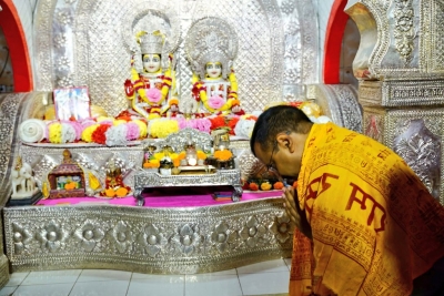 केजरीवाल ने किए रामलला के दर्शन, दिल्ली मुख्यमंत्री तीर्थयात्रा योजना में अब अयोध्या भी शामिल केजरीवाल ने किए रामलला के दर्शन, दिल्ली मुख्यमंत्री तीर्थयात्रा योजना में अब अयोध्या भी शामिल