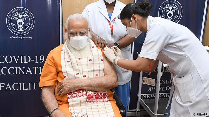 कोवैक्सीन को डबल्यूएचओ की मान्यता के इंतजार में बैठे हैं लाखों लोग कोवैक्सीन को डबल्यूएचओ की मान्यता के इंतजार में बैठे हैं लाखों लोग