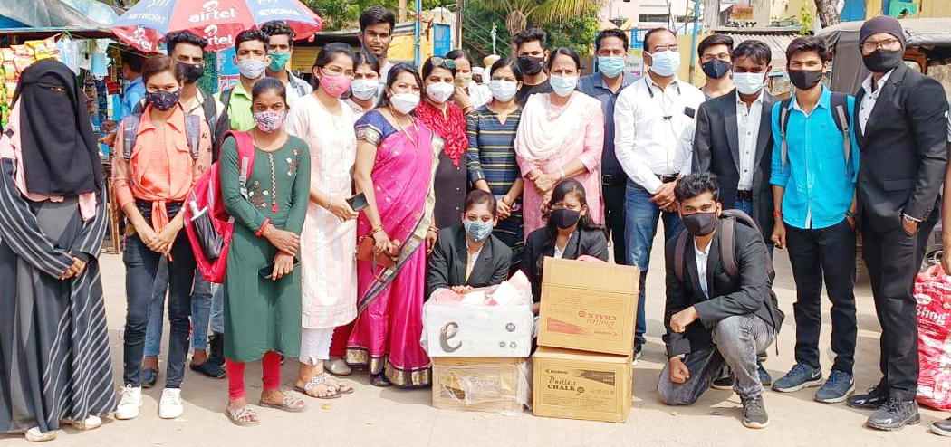 मैट्स ने कुष्ठ रोगी बस्ती में मनाई दीवाली, दीये, तेल, बाती और मिठाईयां वितरित