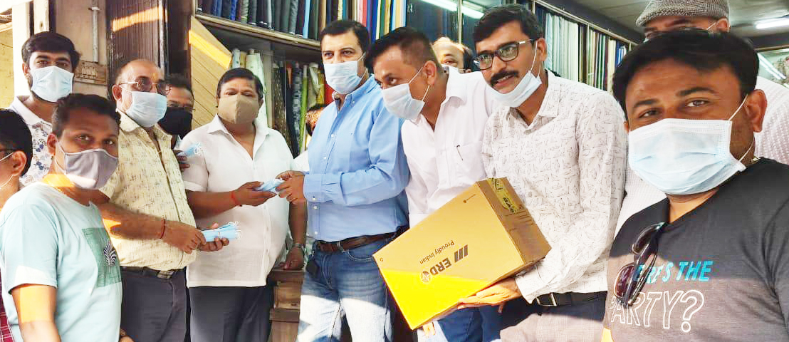 चेम्बर द्वारा राजधानी के बाजारों में मास्क वितरण, कोरोना नियम पालन की अपील, अध्यक्ष पारवानी ने व्यापारियों-ग्राहकों से मिलकर दी शुभकामनाएं