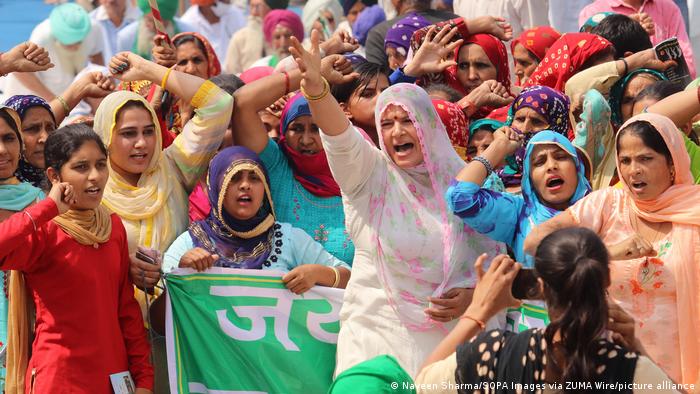 किसानों का आंदोलन पहुंचा अवध, गैर राजनीतिक संगठनों ने दिए राजनीतिक संकेत किसानों का आंदोलन पहुंचा अवध, गैर राजनीतिक संगठनों ने दिए राजनीतिक संकेत