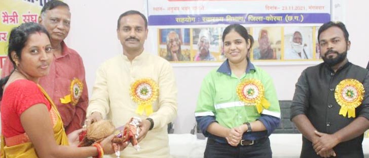 बालको आरोग्य परियोजना से मितानिनों का सम्मान बालको आरोग्य परियोजना से मितानिनों का सम्मान