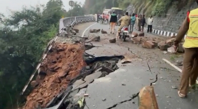 भूस्खलन के बाद तिरुमाला घाट मार्ग बंद किया गया भूस्खलन के बाद तिरुमाला घाट मार्ग बंद किया गया