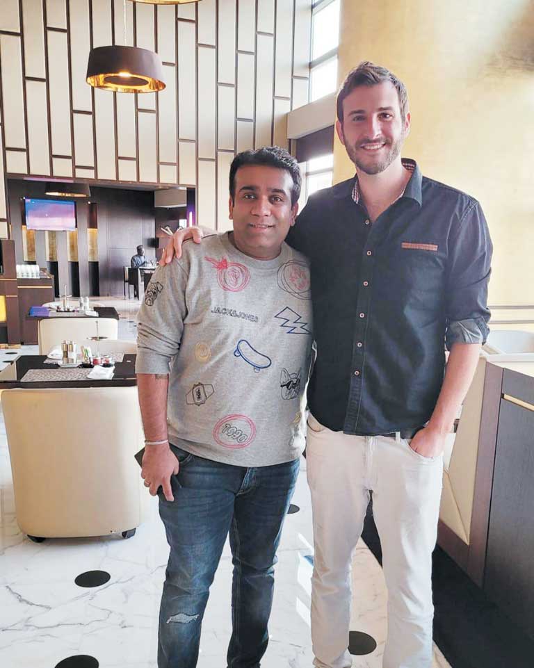    दुबई एक्सपो पहुंचे रायपुर के युवा उद्यमी दर्शन, लंदन के जेम्स स्क्विथ से मिले