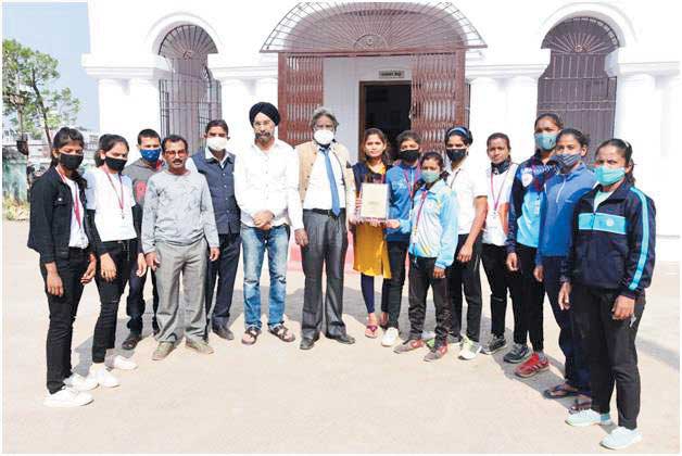 महिला कबड्डी स्पर्धा में दिग्विजय कॉलेज उपविजेता