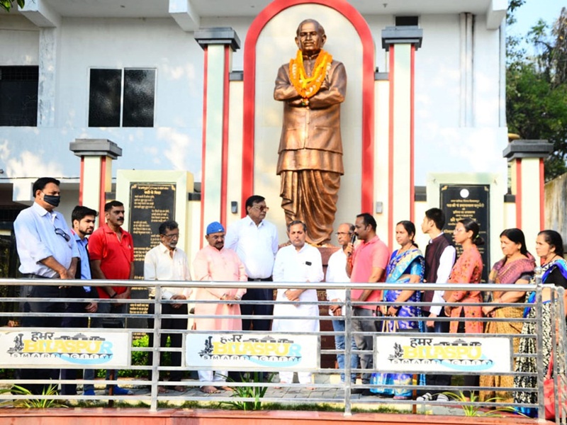 पं. श्यामलाल की पुण्यतिथि पर विधायक शैलेष पांडेय ने सुनाया संस्मरण पं. श्यामलाल की पुण्यतिथि पर विधायक शैलेष पांडेय ने सुनाया संस्मरण