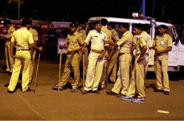 गुजरात में कार-ट्रक टक्कर में तीन महिलाओं की मौत, गाड़ी चला रही महिला घायल