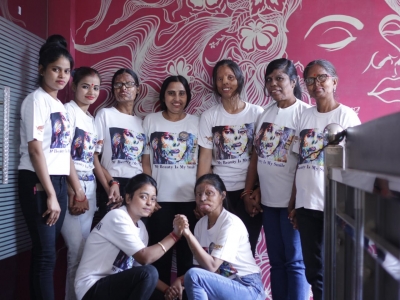 एसिड अटैक सर्वाइवर्स ने आगरा में अपना कैफे फिर से खोला एसिड अटैक सर्वाइवर्स ने आगरा में अपना कैफे फिर से खोला