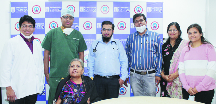 78 वर्षीय कैंसर पीड़िता को डॉ. संदीप दवे ने दिलाया भरोसा, रामकृष्ण केयर अस्पताल में मिला नया जीवन