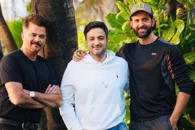 'फाइटर' में ऋतिक, दीपिका ने अनिल कपूर का किया स्वागत