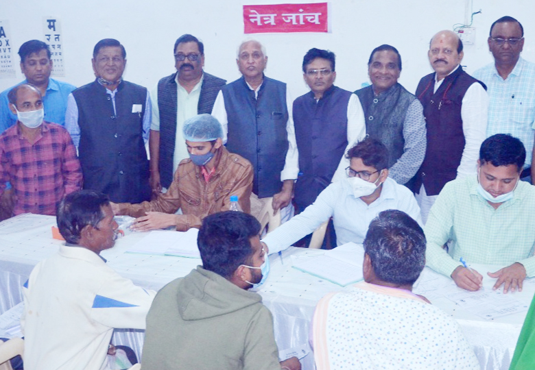 श्री अग्रसेन धर्मशाला सेवा समिति, अ.भा.अ. सम्मेलन और एमजीएम नेत्र संस्थान द्वारा नि:शुल्क नेत्र और दंत शिविर