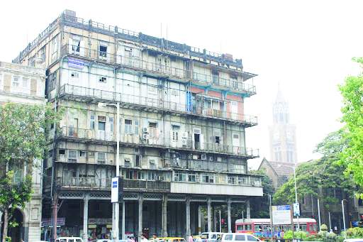 भारत में पहला थियेटर कब खोला गया?