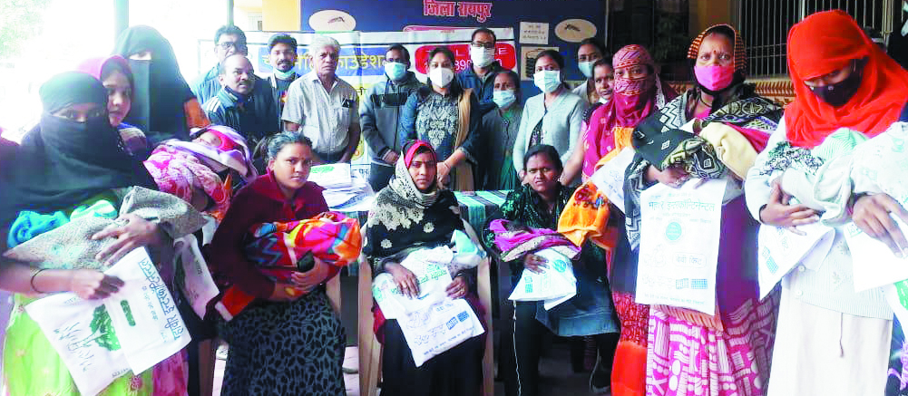 जरूरतमंद बच्चों को चरामेति फाउंडेशन ने दिए बेबी किट