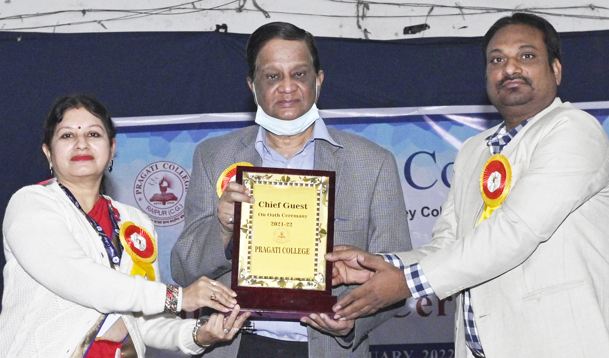 प्रगति महाविद्यालय में छात्रसंघ शपथ ग्रहण, आचरण से ही चरित्र उच्च कोटि का बनता है-डॉ. वर्मा