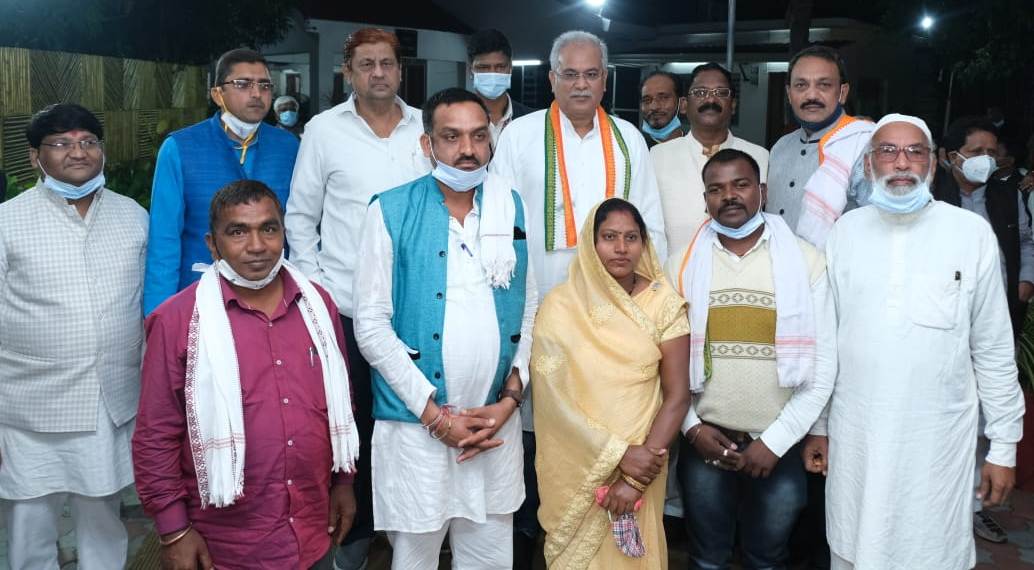 मुख्यमंत्री से खैरागढ़ नगर पालिका परिषद के अध्यक्ष, उपाध्यक्ष एवं पार्षदों ने की सौजन्य मुलाकात