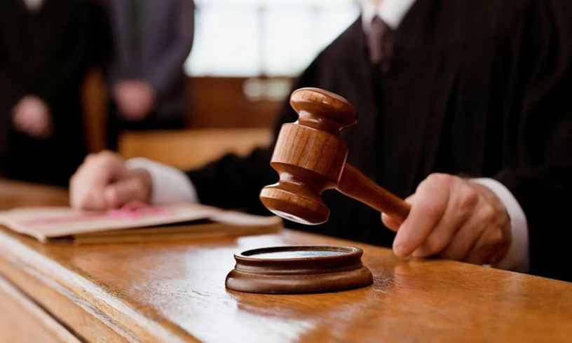 गुजरात की अदालत में गुजराती नहीं