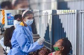 ओमिक्रॉन: इटली से अमृतसर आने वाली उड़ान में बड़ी संख्या में यात्री पॉज़िटिव