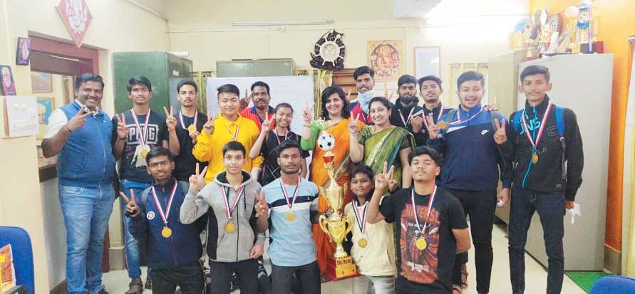 फुटबॉल स्पर्धा में डीएवी ने मारी बाजी