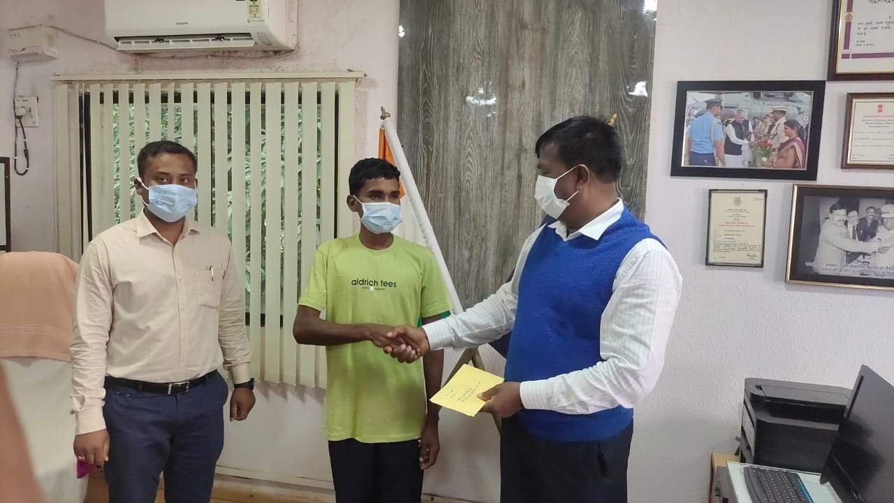 तीन लाख के इनामी एलओएस डिप्टी कमांडर ने किया सरेंडर