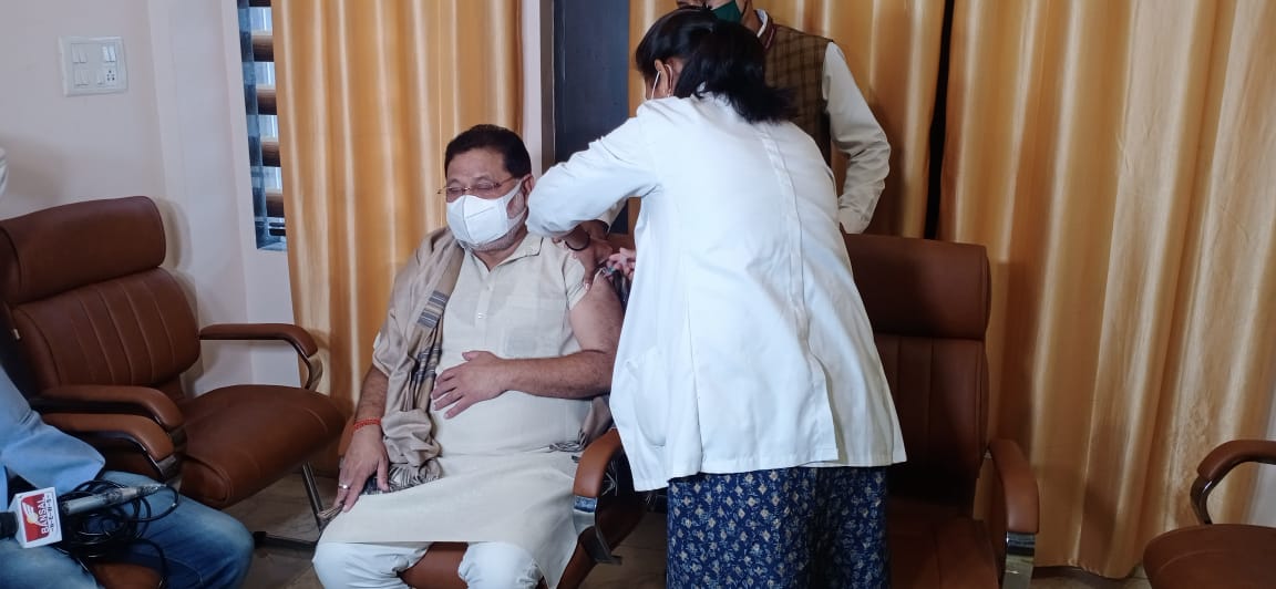 सुनील सोनी ने लगवाया बूस्टर डोज