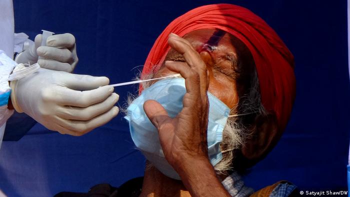 कोरोना कहर के बीच गंगासागर मेले ने बढ़ाई स्वास्थ्य विशेषज्ञों की चिंता कोरोना कहर के बीच गंगासागर मेले ने बढ़ाई स्वास्थ्य विशेषज्ञों की चिंता