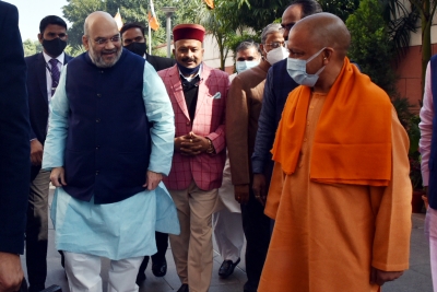 उत्तर प्रदेश का चुनावी घमासान : लगातार दूसरे दिन दिल्ली में अमित शाह की बड़ी बैठक उत्तर प्रदेश का चुनावी घमासान : लगातार दूसरे दिन दिल्ली में अमित शाह की बड़ी बैठक