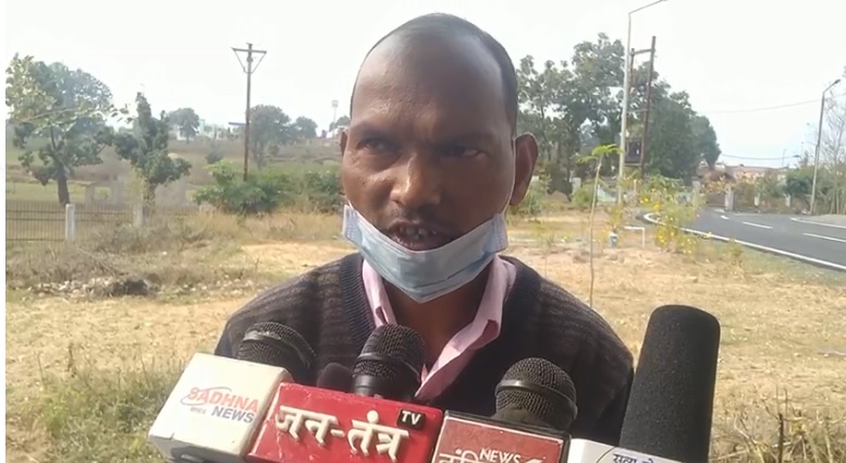 कलेक्टर के खिलाफ भृत्य ने की सीएम से शिकायत, जातिगत गालियां देकर मारपीट का आरोप