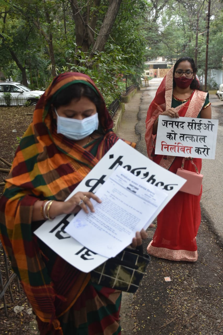  सीईओ पर घोटाले के आरोप, कार्रवाई न होने पर सीएम हाउस के सामने धरने देने पहुंचे जपं सदस्य