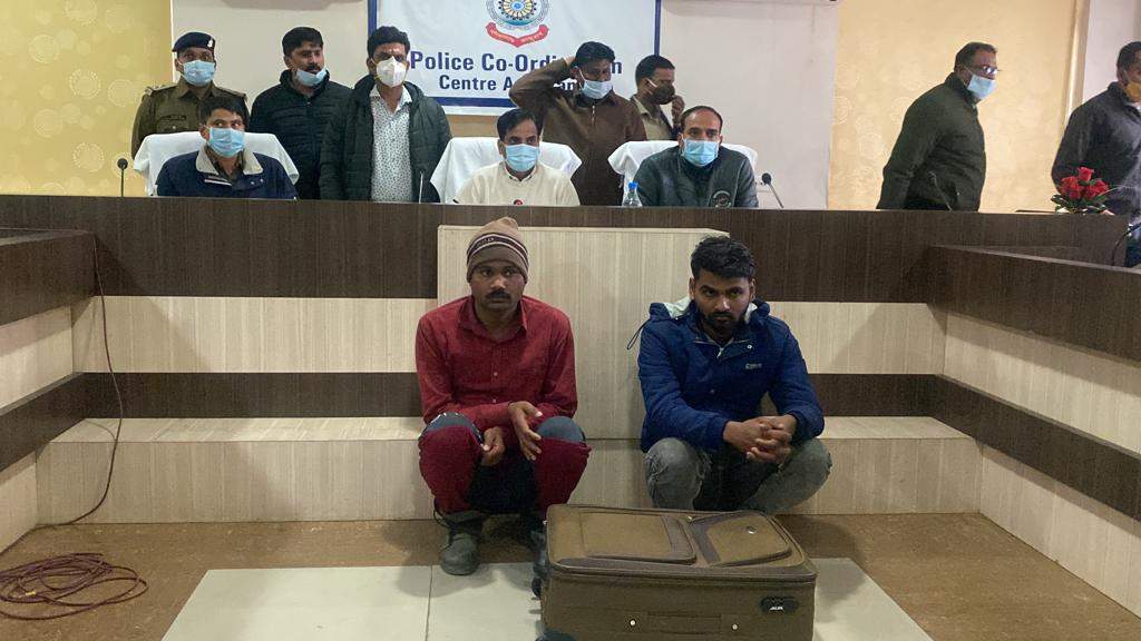 नशीली इंजेक्शन-टेबलेट संग नगर सैनिक सहित 2 बंदी