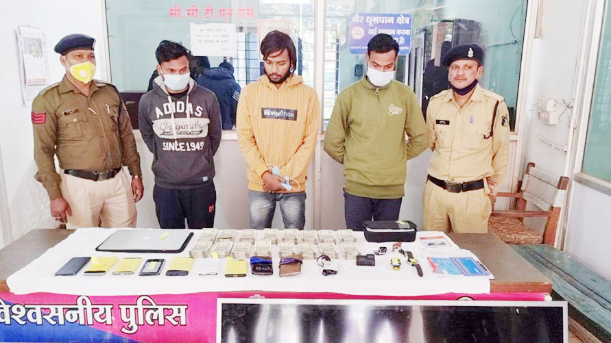 एटीएम में राशि न डाल शौक पूरे कर रहे थे कर्मी