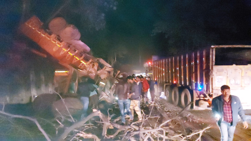 केशकाल घाट में ट्रक गिरा, ड्राइवर घंटों फंसा रहा