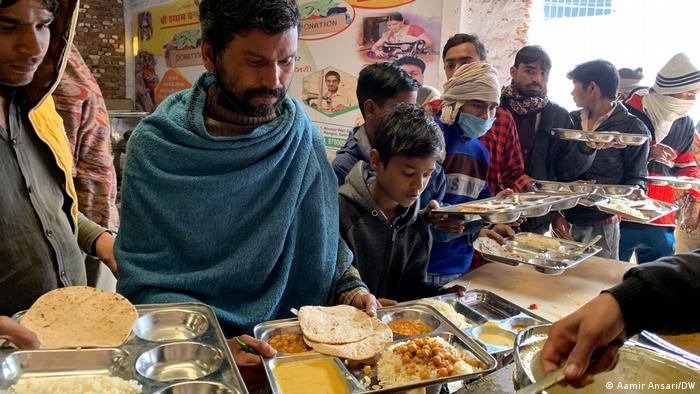 भारत: महामारी के कारण 4.6 करोड़ लोग हुए गरीब, अरबपति बढ़े भारत: महामारी के कारण 4.6 करोड़ लोग हुए गरीब, अरबपति बढ़े