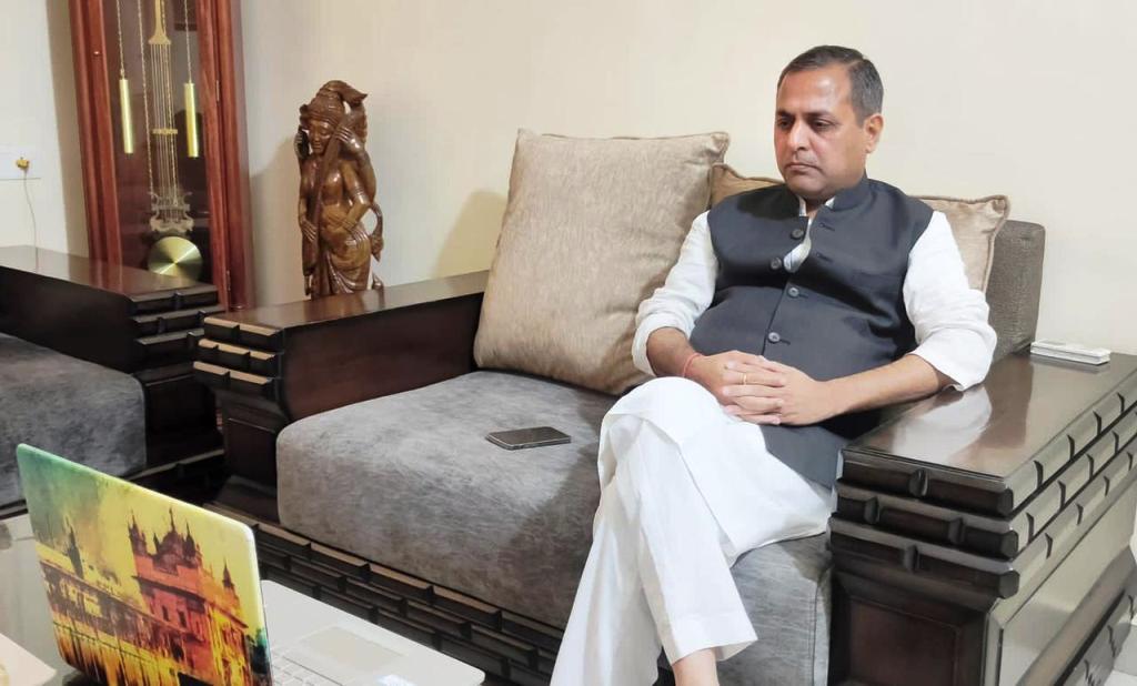 बी ग्रेड सिटी के अनुरूप सुविधाएं मुहैया कराने में अडंगेबाजी ना करे रेलवे-शैलेश पांडे