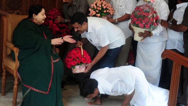 ‘छत्तीसगढ़’ का संपादकीय :  सत्ता तो बददिमाग़ हुए बिना रह भी गई होती, चापलूसों ने गर रहने दिया होता तो..