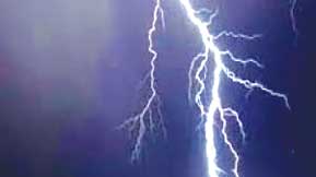 राजधानी में सुबह सुबह बारिश होने से अब तक नहीं निकला सूरज