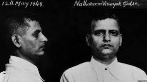 गोडसे पर बनी फ़िल्म पर क्यों छिड़ी सियासी गलियारों में बहस