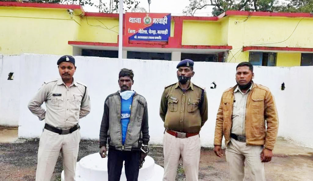 पत्नी से अवैध संबंध के चलते कर दी गला घोट कर हत्या, जला दी लाश