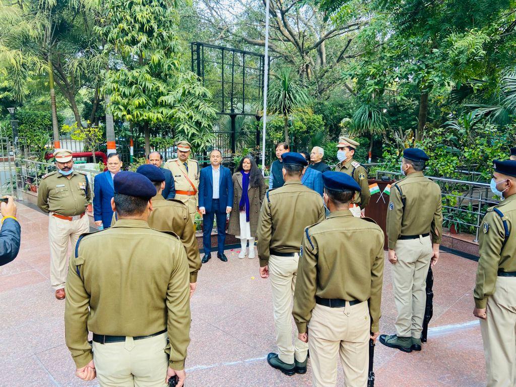 छत्तीसगढ़ भवन में आवासीय आयुक्त ने किया ध्वजारोहण