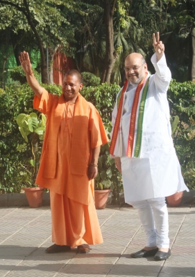 यूपी : भाजपा के दिग्गज शाह, राजनाथ, योगी आज मैदान में, घर घर में देंगे दस्तक