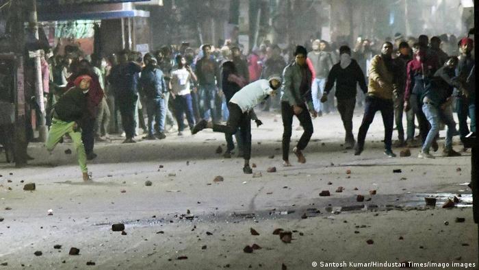 आंदोलनकारी छात्रों पर लाठीचार्ज के बाद रेलवे ने निरस्त की परीक्षा आंदोलनकारी छात्रों पर लाठीचार्ज के बाद रेलवे ने निरस्त की परीक्षा