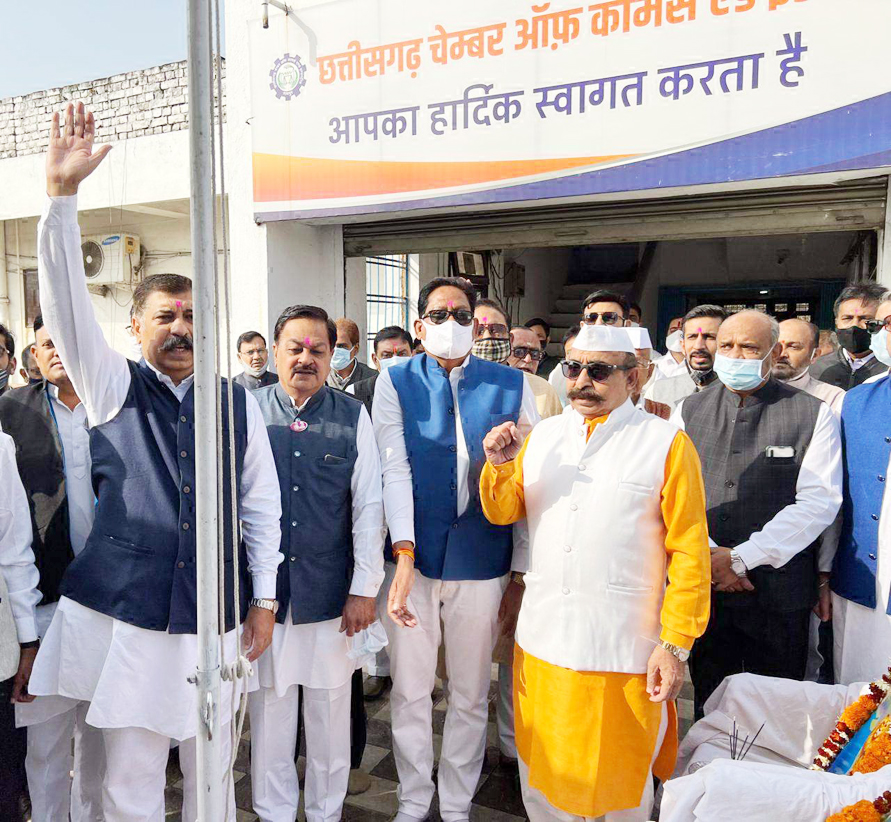 चेम्बर कार्यालय में ध्वजारोहण