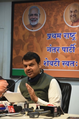 भाजपा के 12 विधायकों का निलंबन रद्द करने का सुप्रीम कोर्ट का फैसला ऐतिहासिक : फडणवीस भाजपा के 12 विधायकों का निलंबन रद्द करने का सुप्रीम कोर्ट का फैसला ऐतिहासिक : फडणवीस