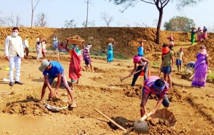 कोरोना काल में ग्रामीण अर्थव्यवस्था को संजीवनी देने वाले मनरेगा के 16 साल पूरे