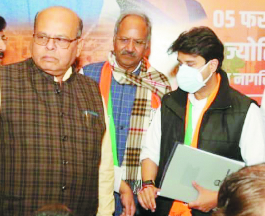 उड्डयन मंत्री सिंधिया को रायपुर एयरपोर्ट संबंधित कैट का ज्ञापन