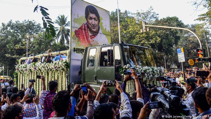 आखिरी पलों में साथ रही नर्स ने बताया, भयानक थे लता मंगेशकर के आखिरी दो दिन