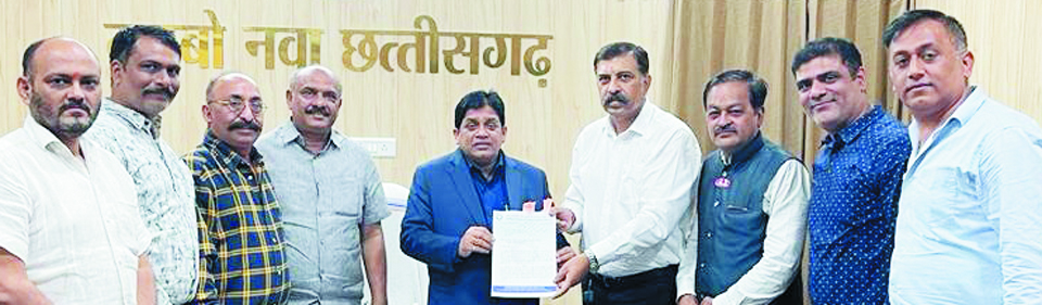 नगरीय प्रशासन मंत्री को यूजर चार्ज संबंधित चेम्बर का ज्ञापन