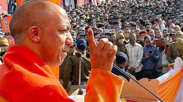 योगी आदित्यनाथ ने कहा- मुलायम भूल गए अखिलेश का नाम, शिवपाल को मिला कुर्सी का हत्था