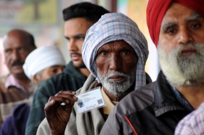 पंजाब में सुबह नौ बजे तक 4.80 प्रतिशत और उत्तर प्रदेश में तीसरे चरण में 8.15 प्रतिशत मतदान